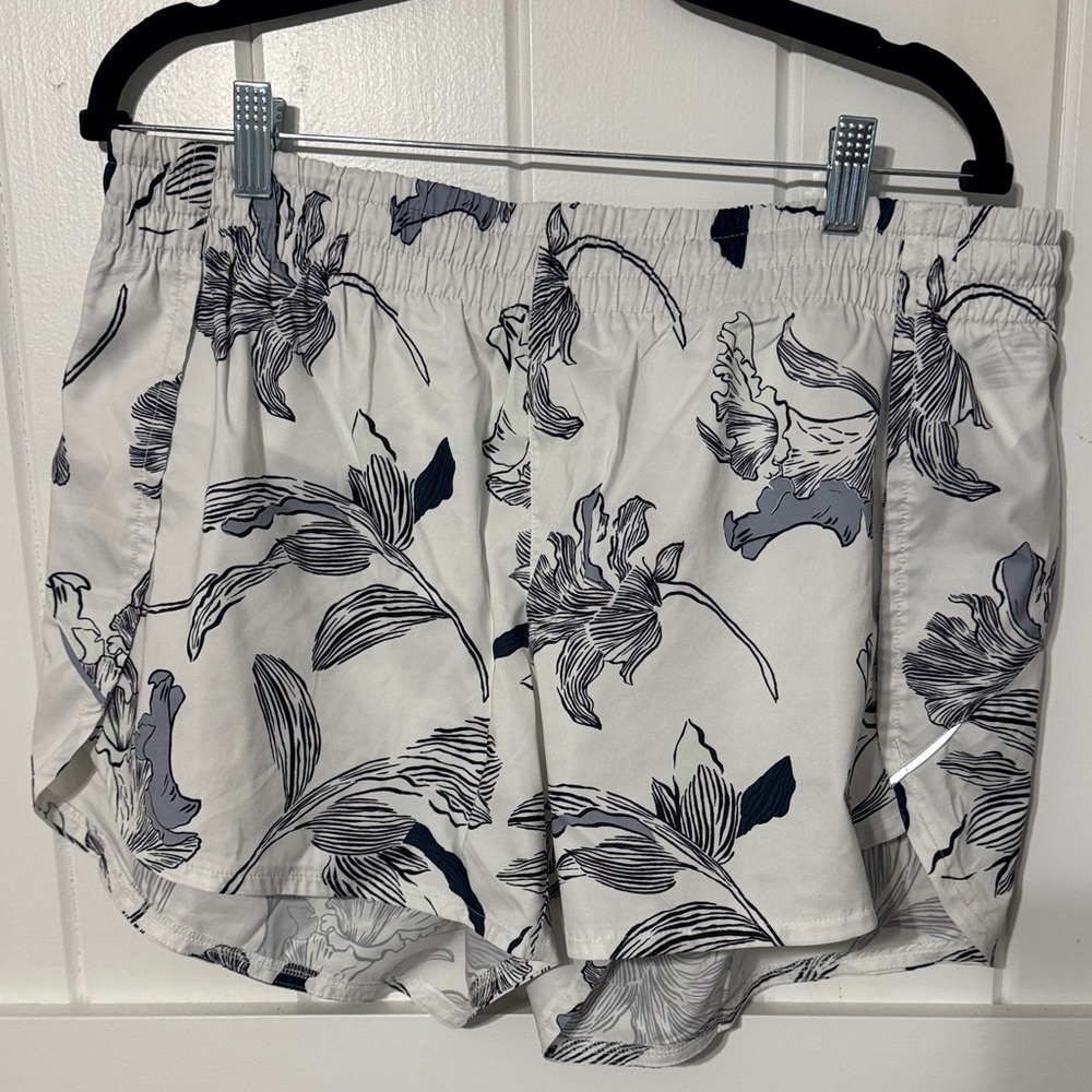 Athleta navy blue floral Print Women's Shorts XL